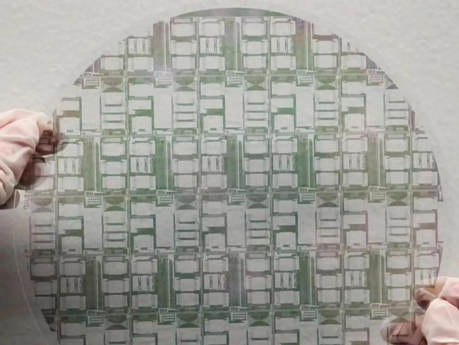 Anthropic 寻求 100 亿美元新融资;《恋与深空》获科隆展最佳移动游戏奖;脑瘫司机靠特斯拉 FSD 开车养家(图10)